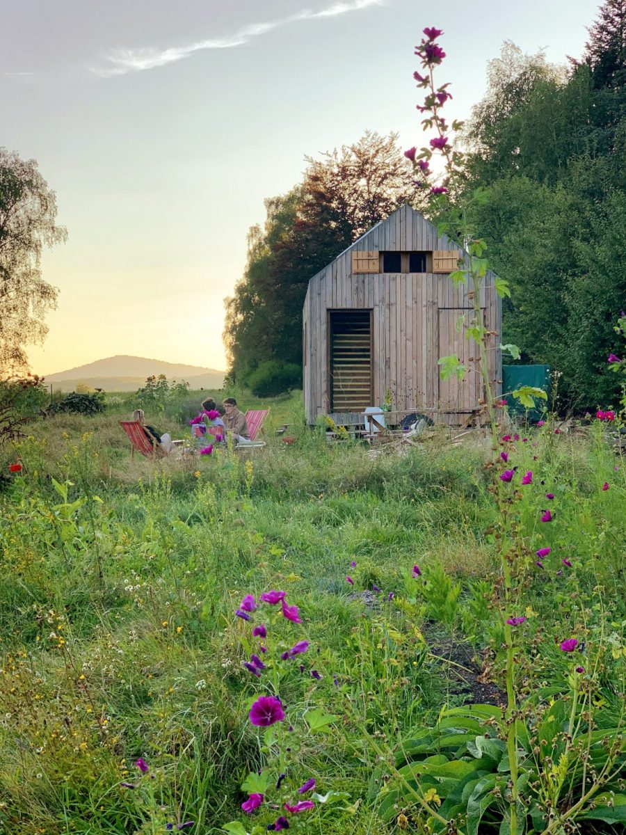 Coucher-de-soleil-a-la-cabane–futur-hebergement-en-devenir—la-Cabane-aux-Herbes-2